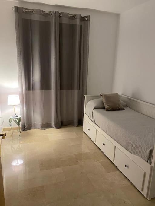 Central Estepona 3 Bed Apt With Pool And Parking Buitenkant foto