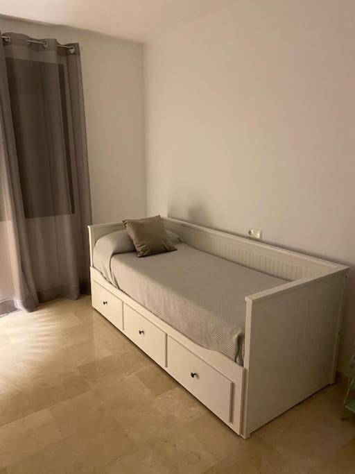 Central Estepona 3 Bed Apt With Pool And Parking Buitenkant foto