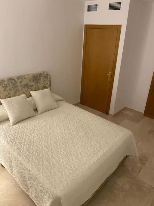 Central Estepona 3 Bed Apt With Pool And Parking Buitenkant foto
